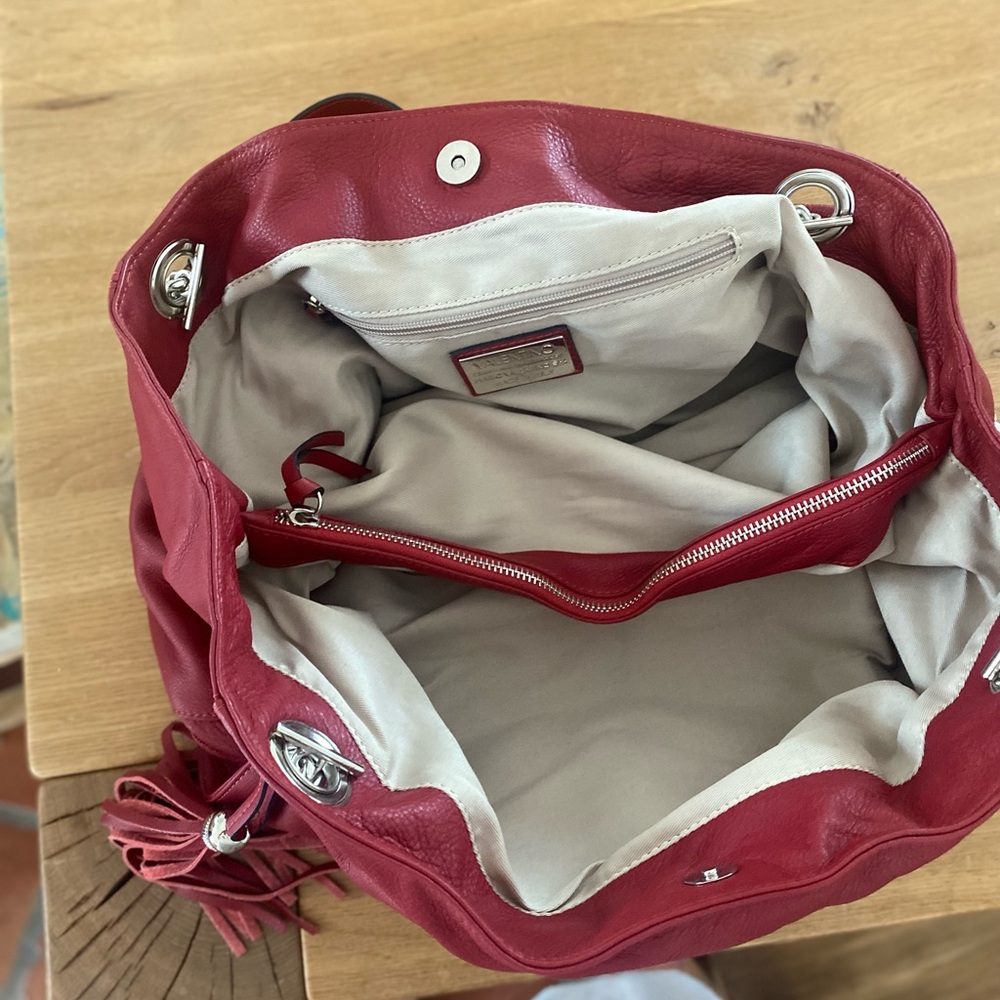 Valentino Leather Tote. Perfect for Fall π Trendy color for the season - Picture 2 of 10